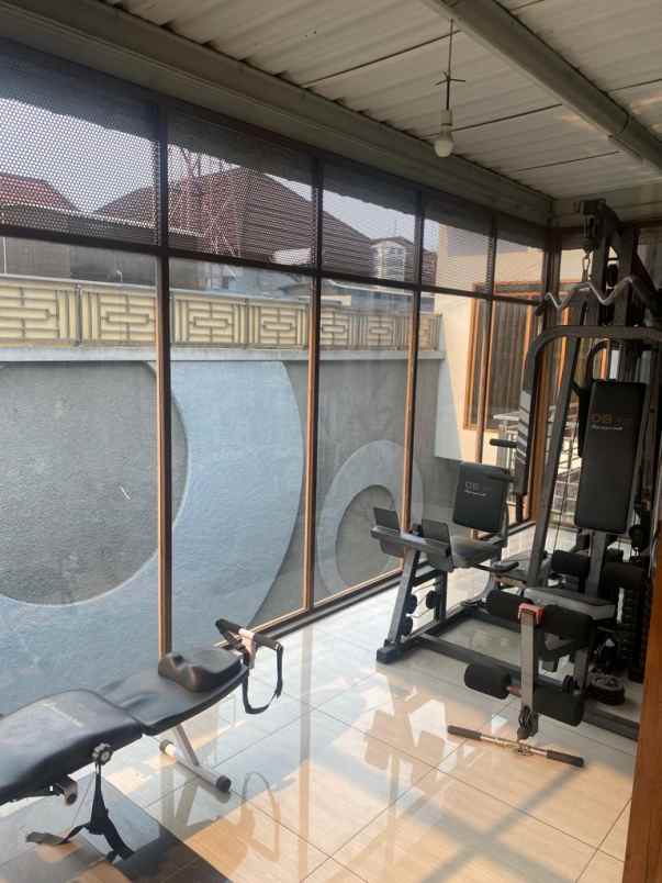 rumah di kawasan elit di singgasana pradana bandung