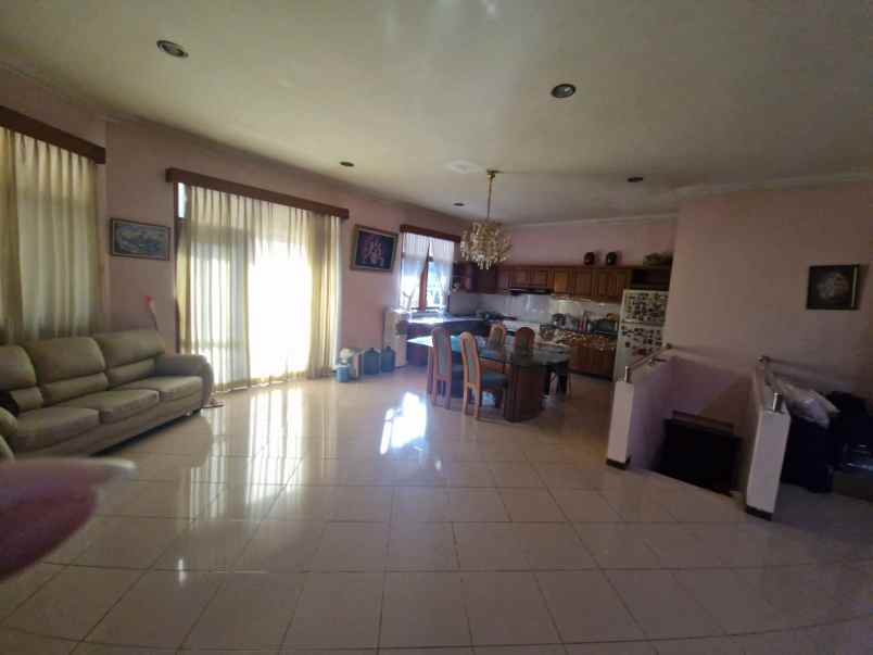 rumah di lokasi strategis di gegerkalong bandung