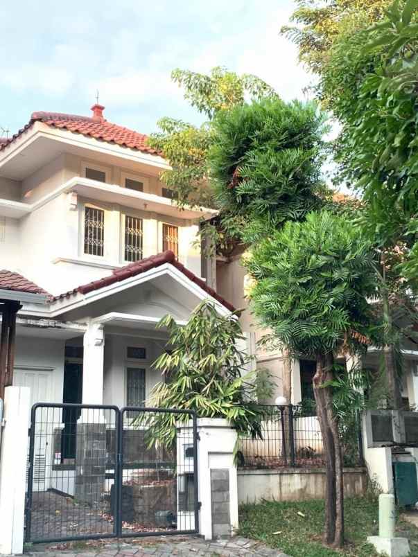 rumah dijual graha family surabaya barat