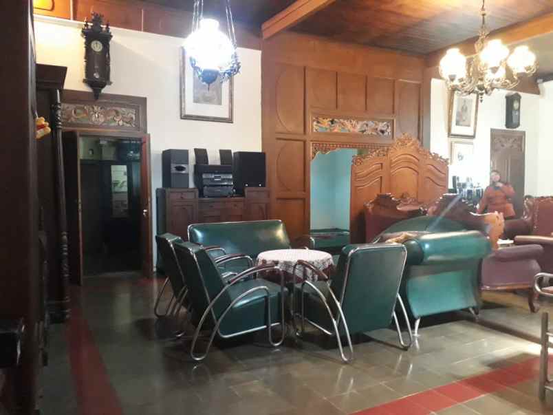 rumah etnik jawa di tengah kota yogyakarta