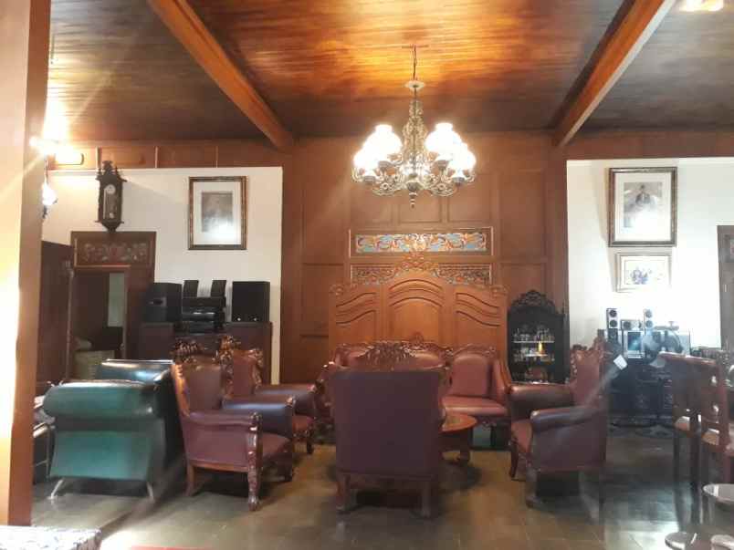 rumah etnik jawa di tengah kota yogyakarta