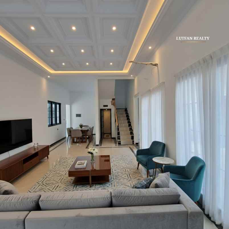 rumah european classic dalam komplek