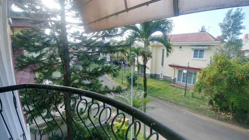 rumah exclusive prv gegerkalong jarang ada taman besar