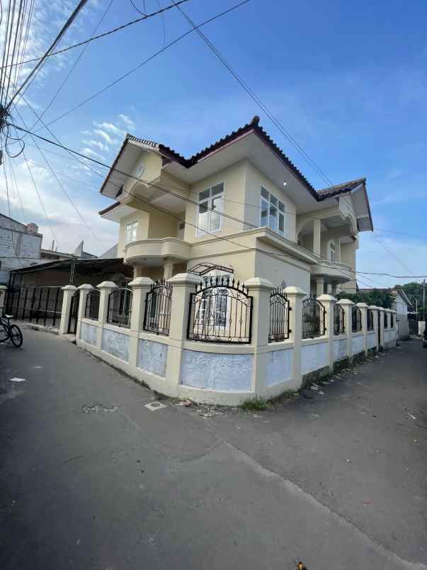 rumah hook siap huni di beji kota depok