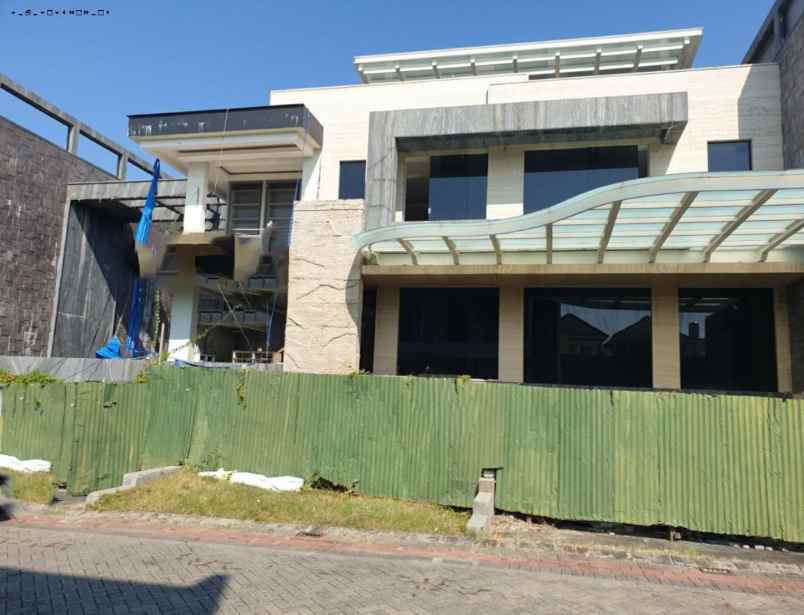 rumah imperial beach pakuwon city strategis