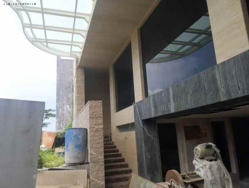rumah imperial beach pakuwon city strategis