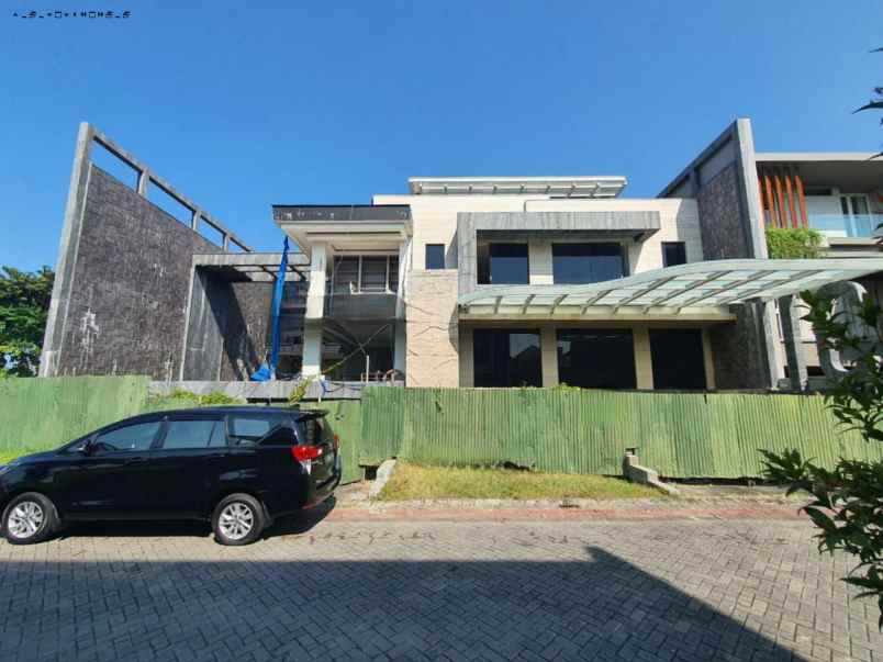 rumah imperial beach pakuwon city strategis