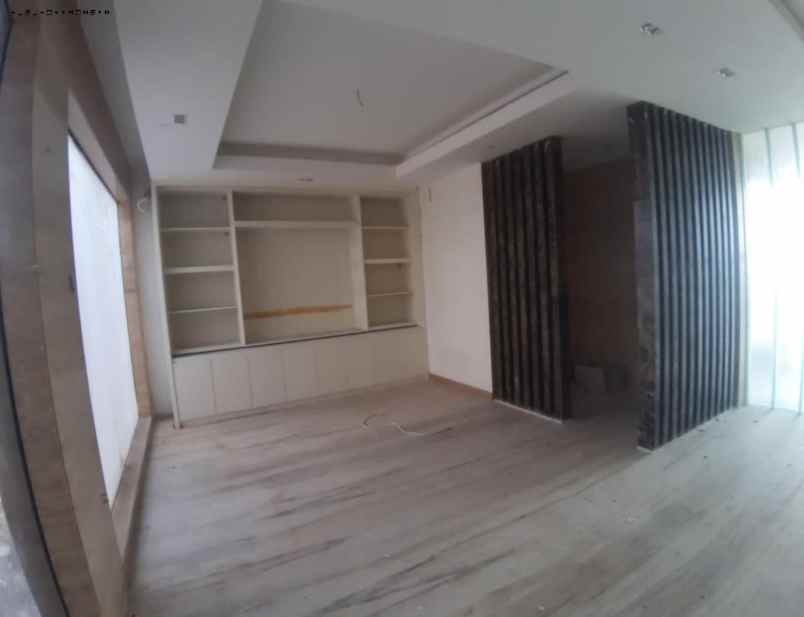 rumah imperial beach pakuwon city strategis