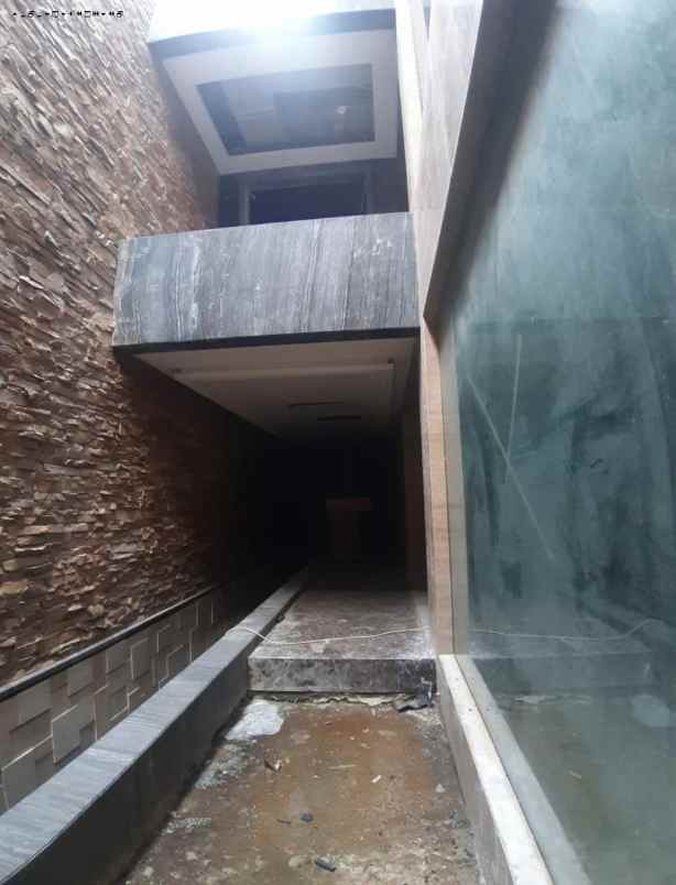 rumah imperial beach pakuwon city strategis
