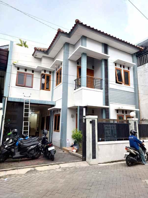 rumah induk dan kos 9 kamar di pogung dekat kampus ugm