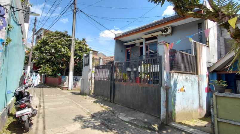 rumah jalan budi selangkah smkn 11 bandung hadap barat