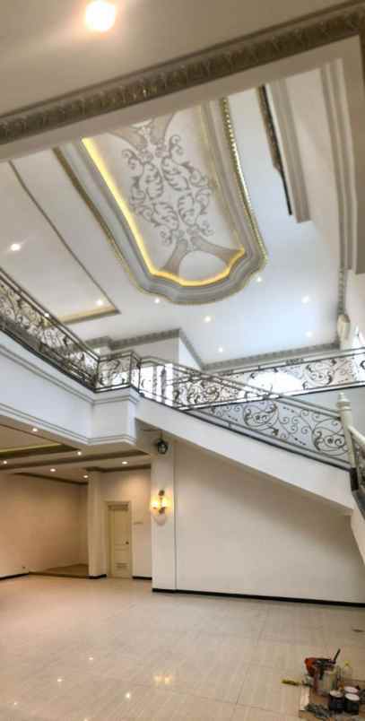 rumah jl cokroaminoto dekat raya darmo new gress mewah