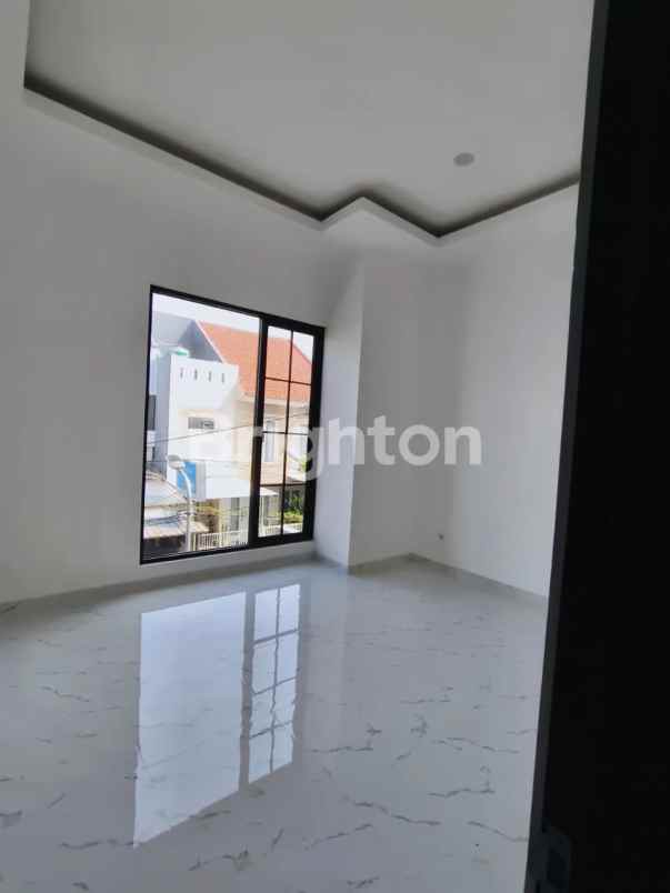rumah klampis semolo row jalan 3 mobil