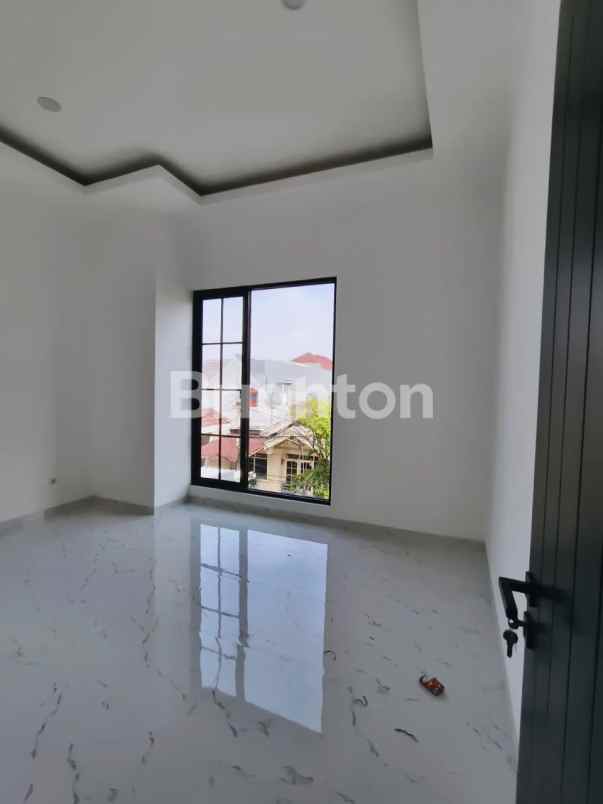 rumah klampis semolo row jalan 3 mobil