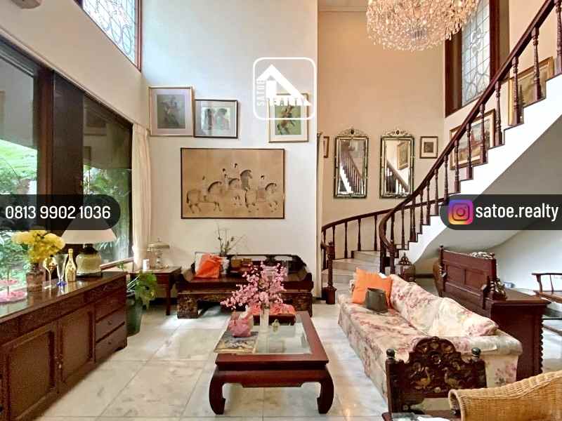 rumah klasik terawat di area premium pondok indah