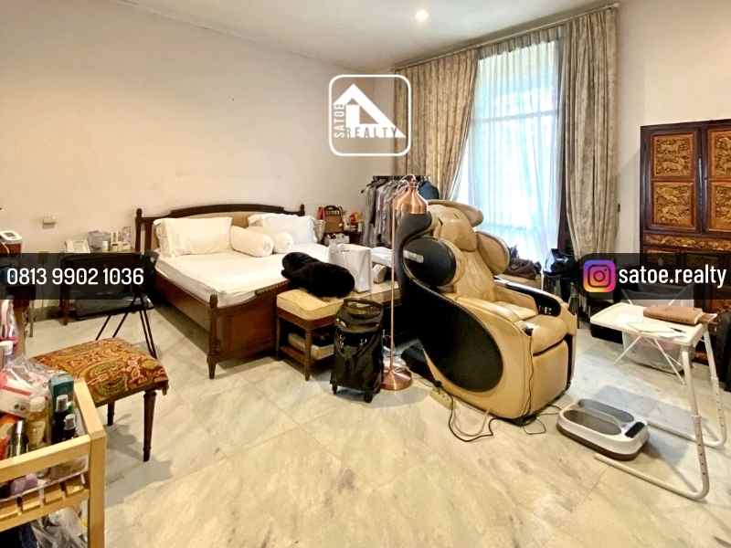 rumah klasik terawat di area premium pondok indah