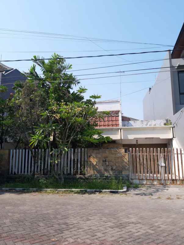 rumah lama di manyar kartika hitung tanah strategis