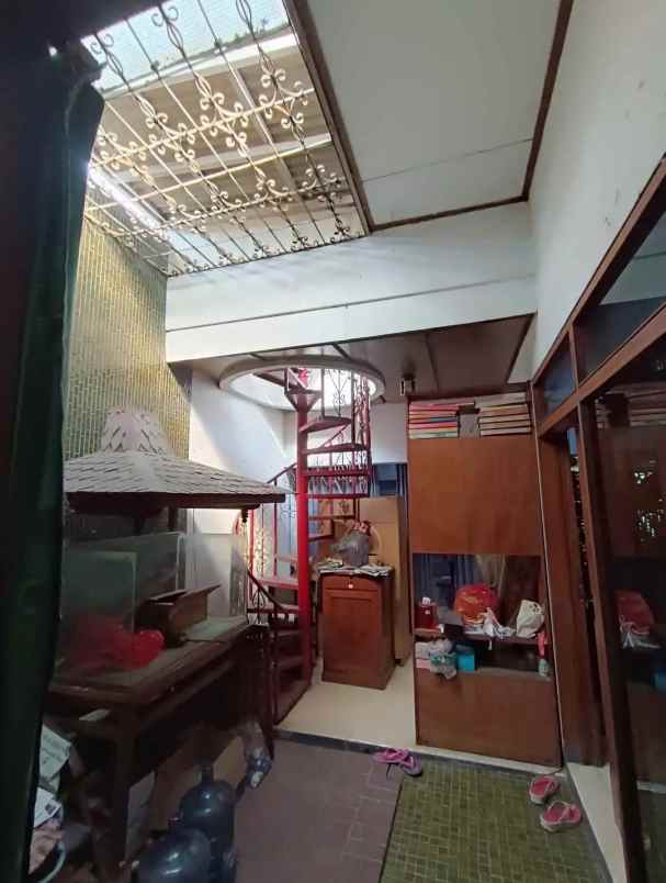 rumah lokasi strategis ketintang