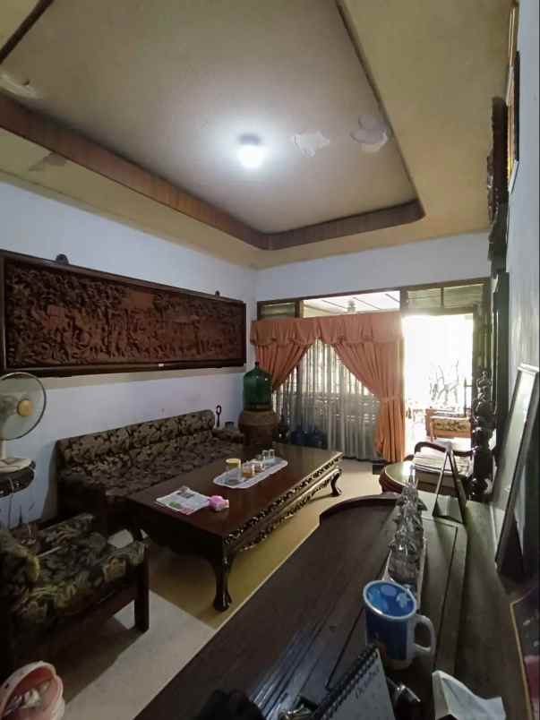 rumah lokasi strategis ketintang