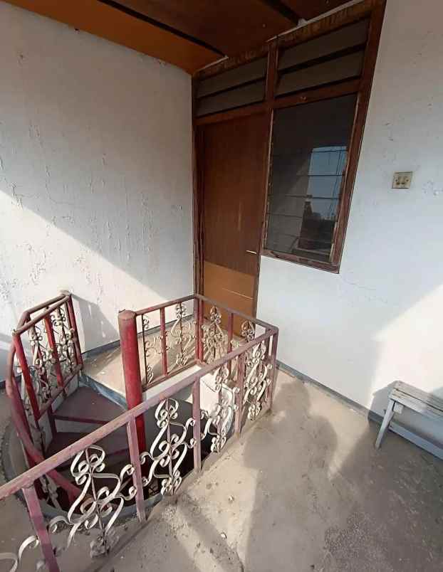rumah lokasi strategis ketintang
