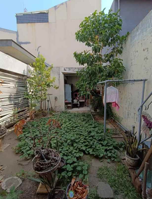 rumah lokasi strategis ketintang
