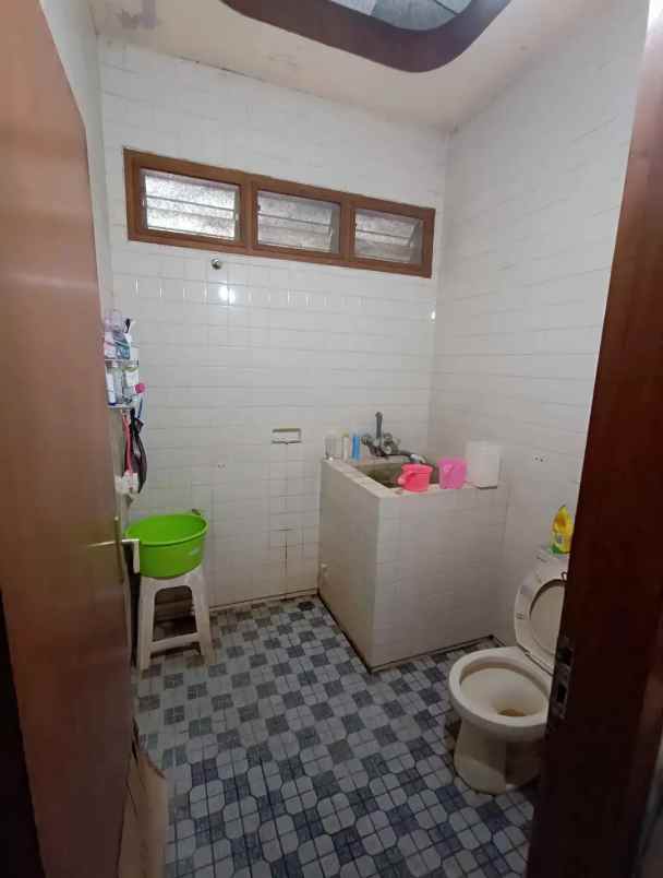 rumah lokasi strategis ketintang