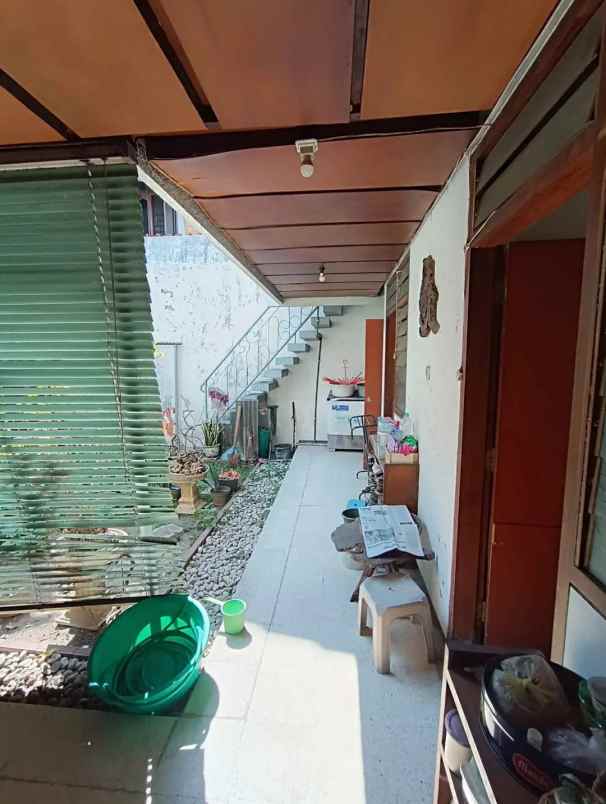 rumah lokasi strategis ketintang