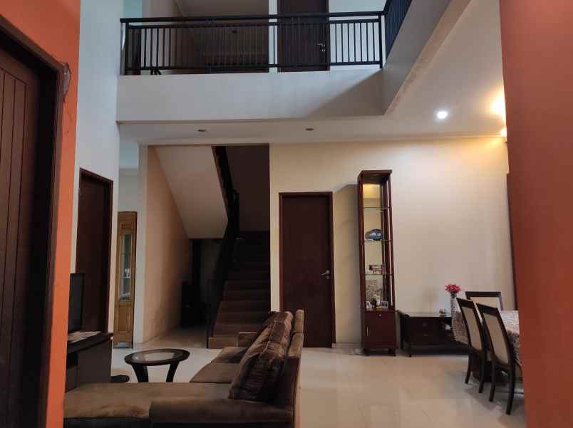rumah manis minimalis di bintara pondok kopi