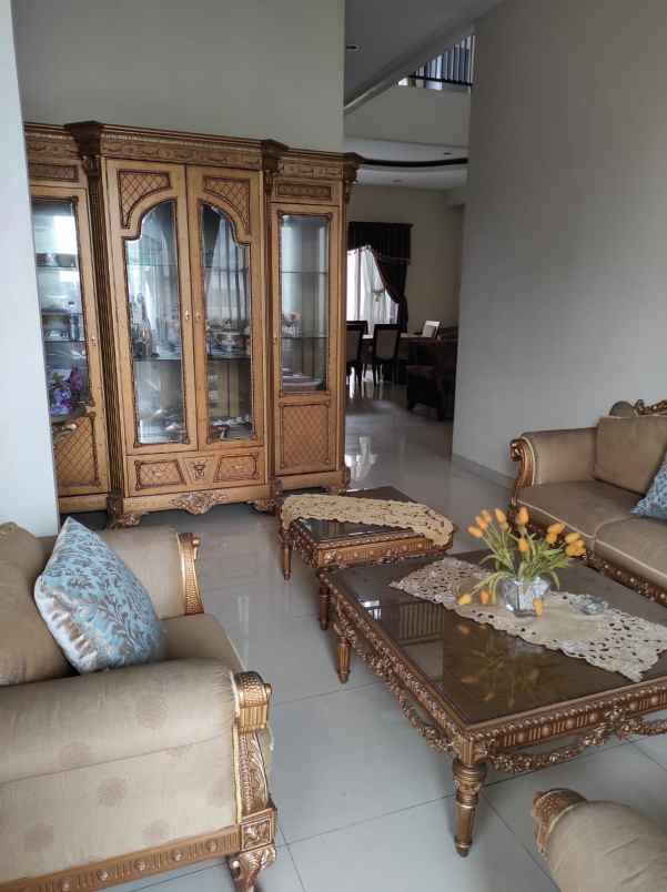 rumah manis minimalis di bintara pondok kopi