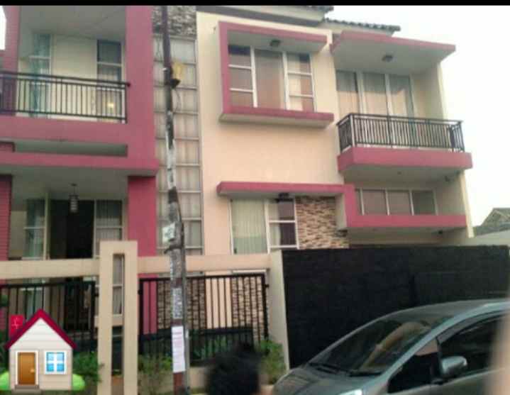 rumah manis minimalis di bintara pondok kopi