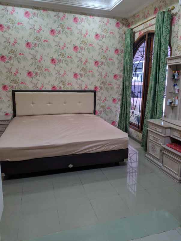 rumah meruya utara jakbar