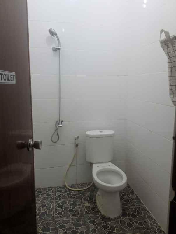 rumah meruya utara jakbar