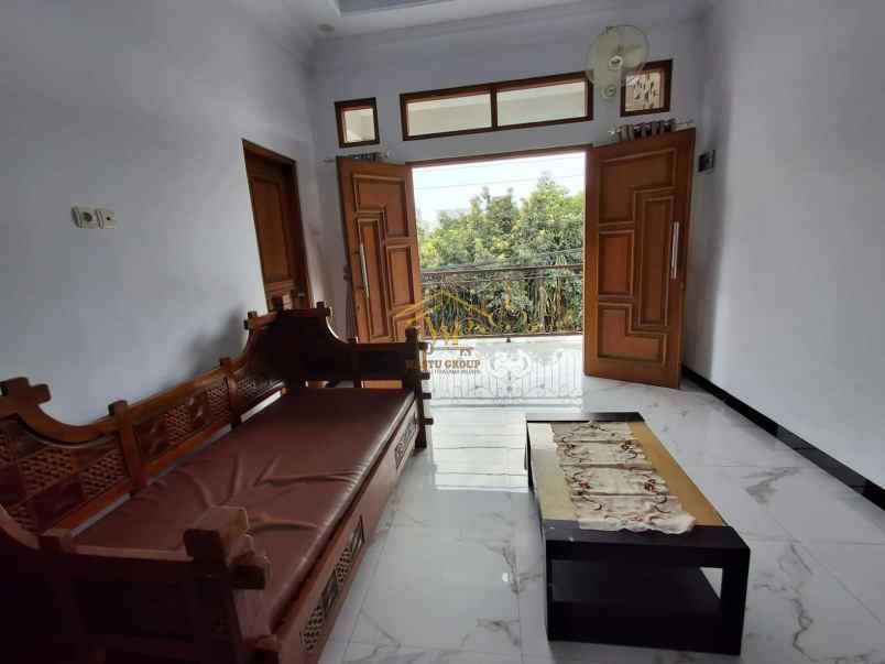 rumah mewah 2 lantai di lempongsari palagan furnish