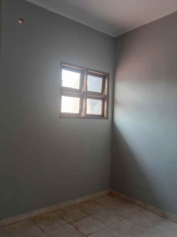 rumah mewah dua lantai bebas banjir daerah banyumanik