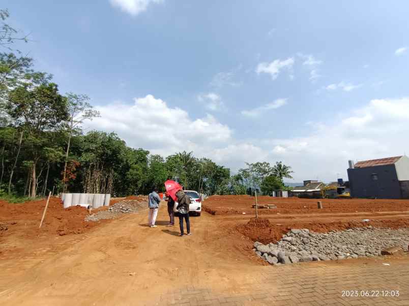 rumah mewah dua lantai di banyumanik semarang