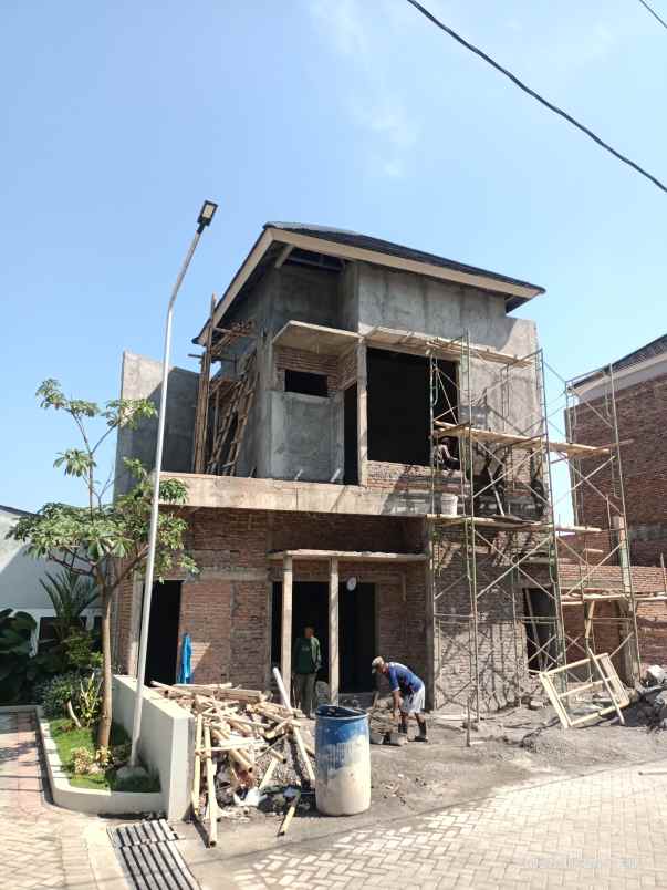 rumah mewah dua lantai di banyumanik semarang