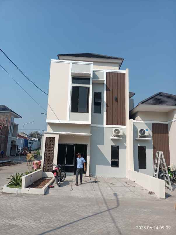Rumah Mewah Dua Lantai Di Banyumanik Semarang