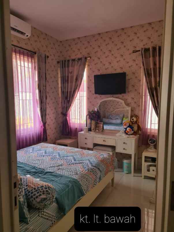 rumah mewah dua lantai siap huni di bsb semarang