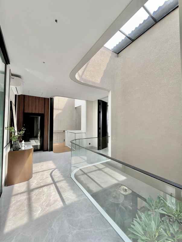 rumah mewah graha famili family full perabot lift kpr