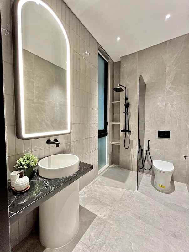 rumah mewah graha famili family full perabot lift kpr