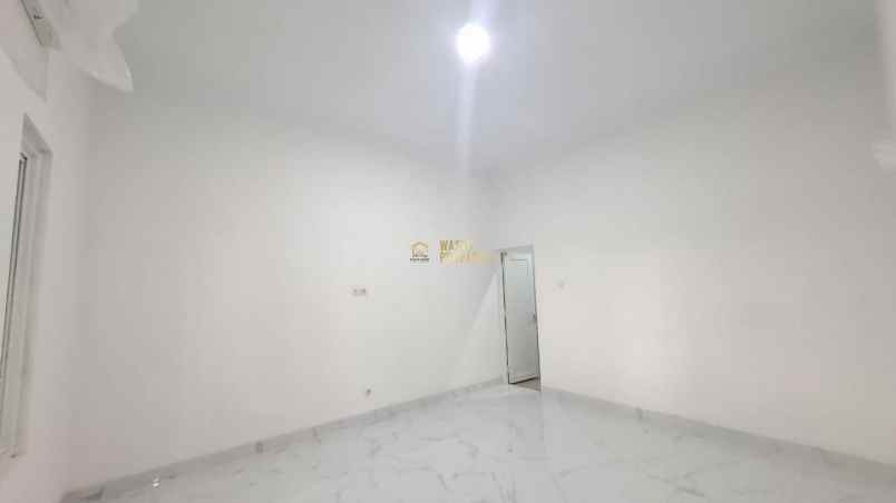 rumah mewah kontemporer dekat maguwohargo akses mudah