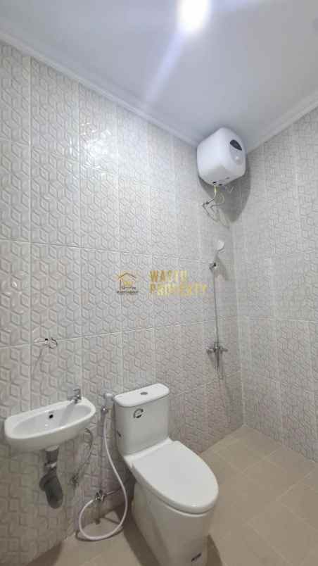 rumah mewah kontemporer dekat maguwohargo akses mudah