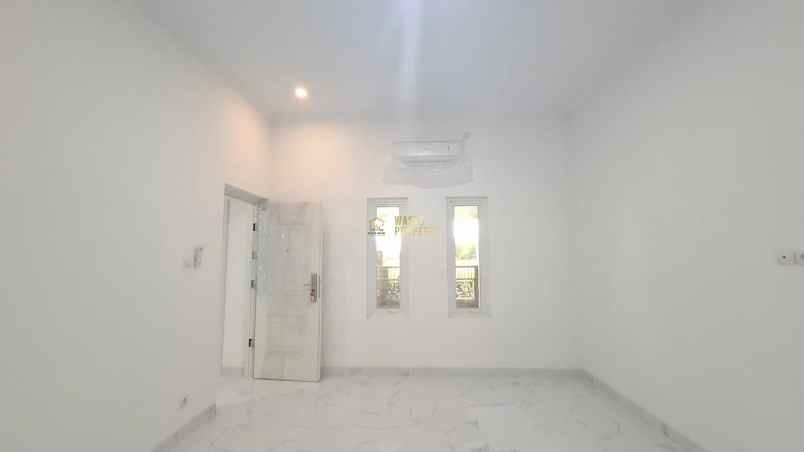 rumah mewah kontemporer dekat maguwohargo akses mudah