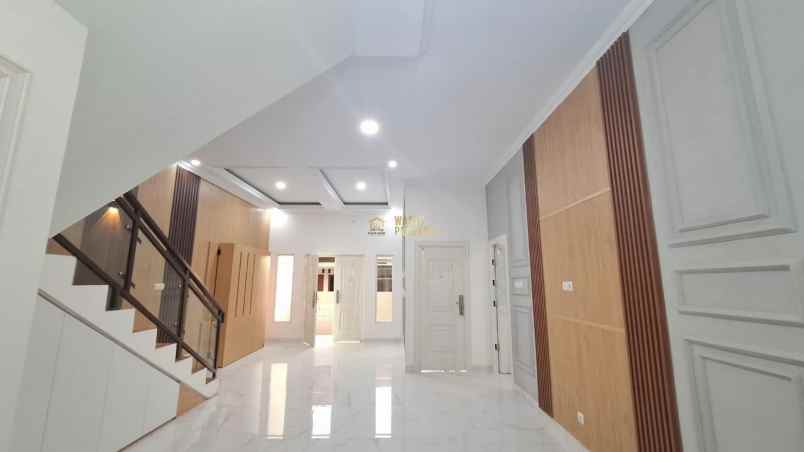 rumah mewah kontemporer dekat maguwohargo akses mudah