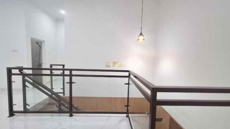 rumah mewah kontemporer dekat maguwohargo akses mudah