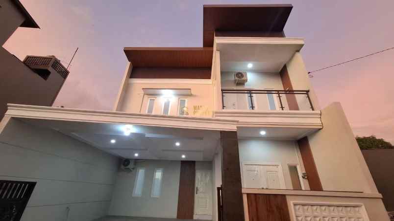 rumah mewah kontemporer dekat maguwohargo akses mudah