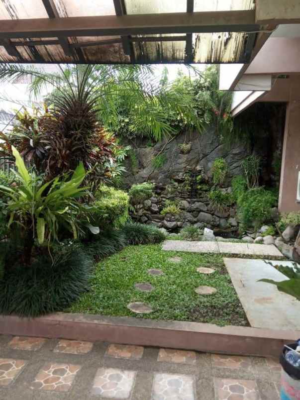 rumah mewah modern lokasi di dieng kota malang