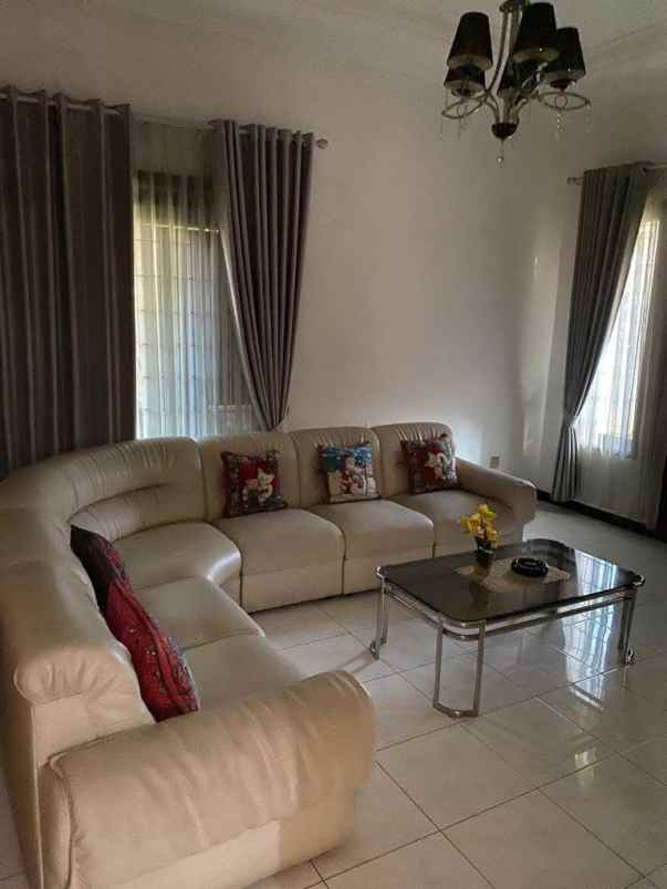 rumah mewah modern lokasi di dieng kota malang