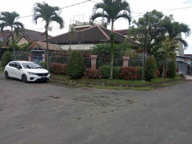 rumah mewah modern lokasi di dieng kota malang