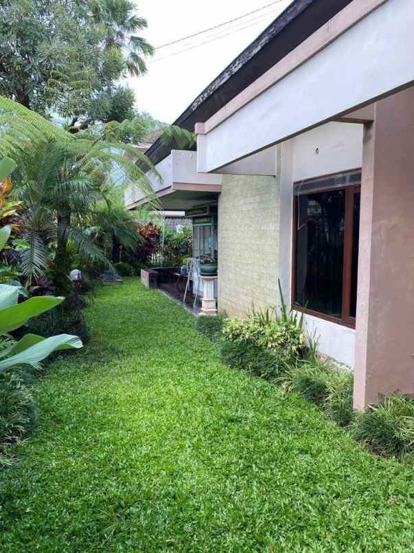 rumah mewah modern lokasi di dieng kota malang